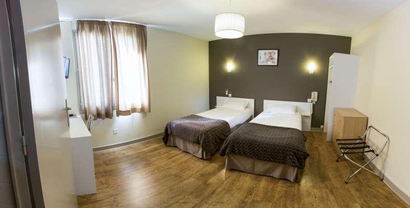 Brit Hotel Du Parc Niort Centre-Parking Gratuit Room photo