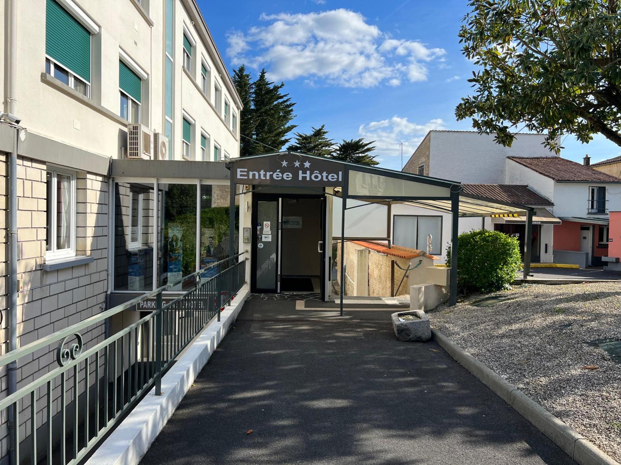 Brit Hotel Du Parc Niort Centre-Parking Gratuit Exterior photo