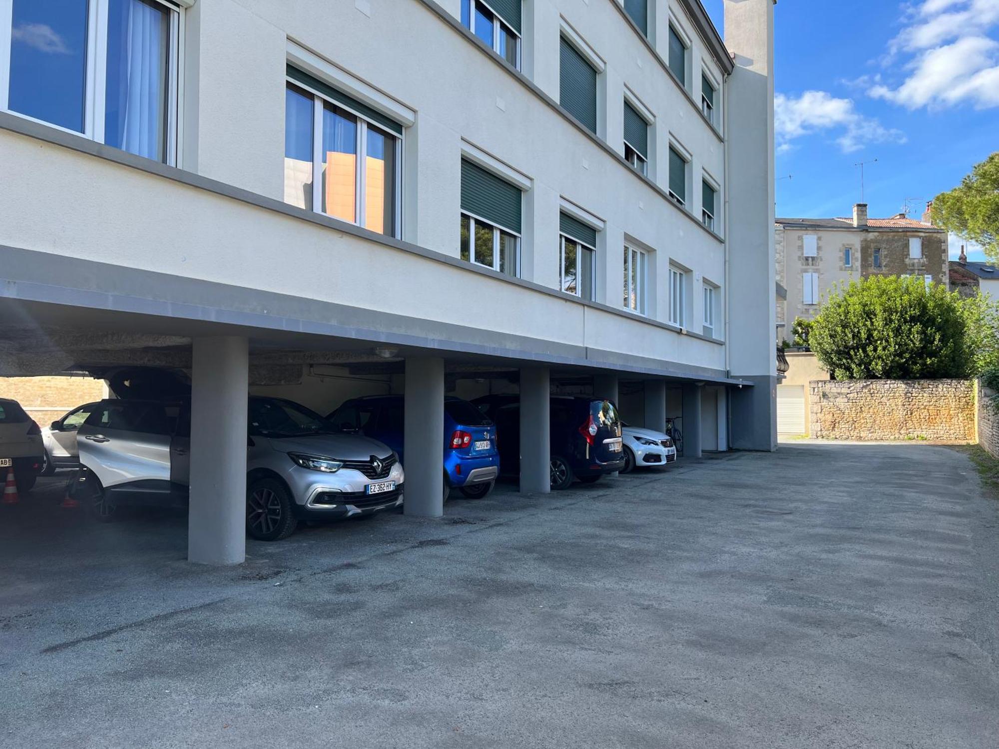 Brit Hotel Du Parc Niort Centre-Parking Gratuit Exterior photo