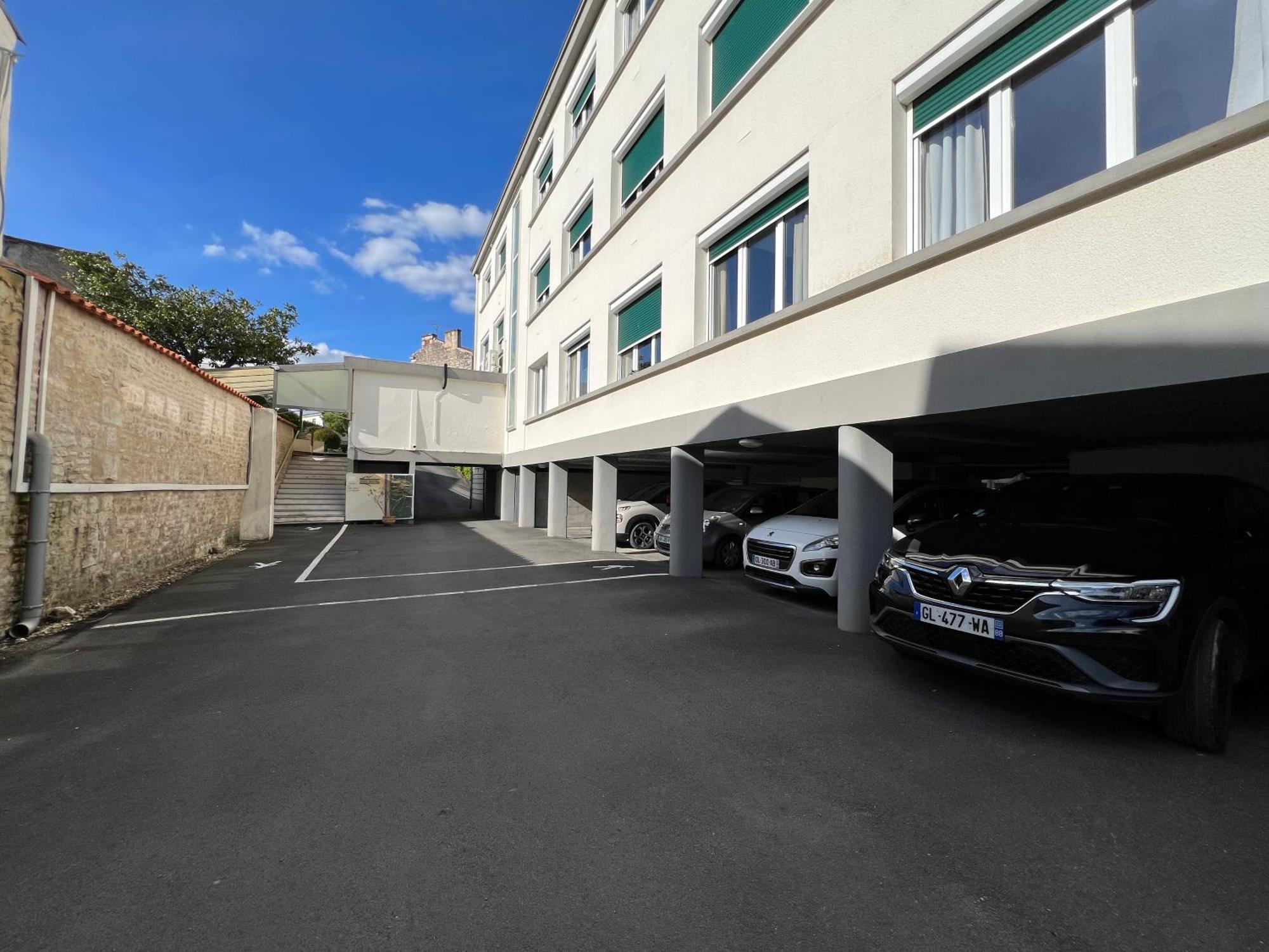 Brit Hotel Du Parc Niort Centre-Parking Gratuit Exterior photo