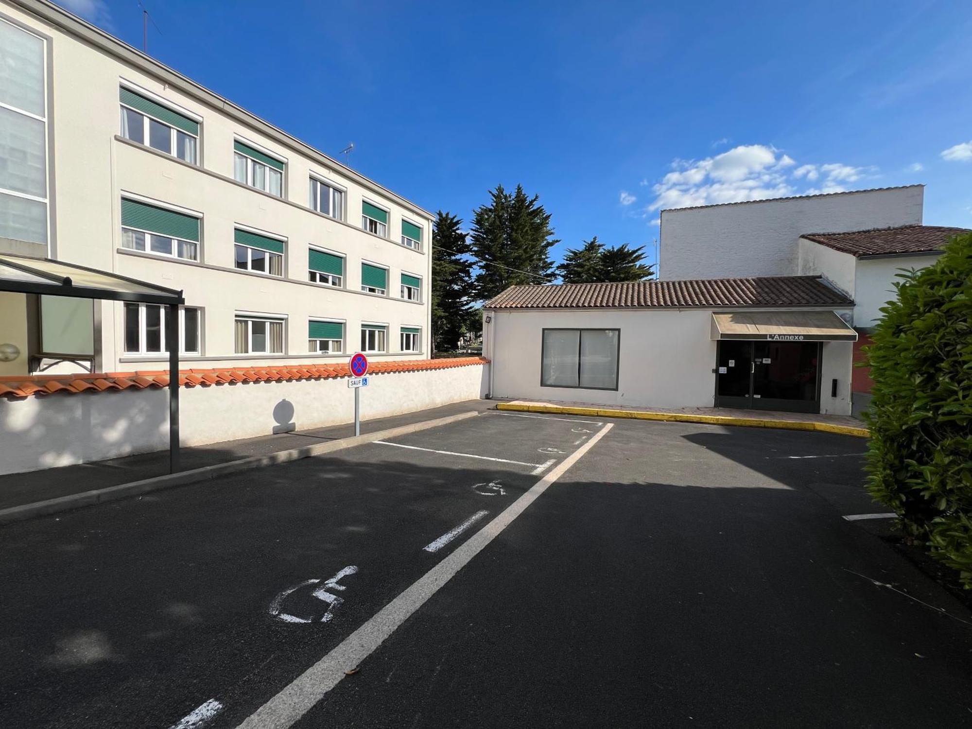 Brit Hotel Du Parc Niort Centre-Parking Gratuit Exterior photo