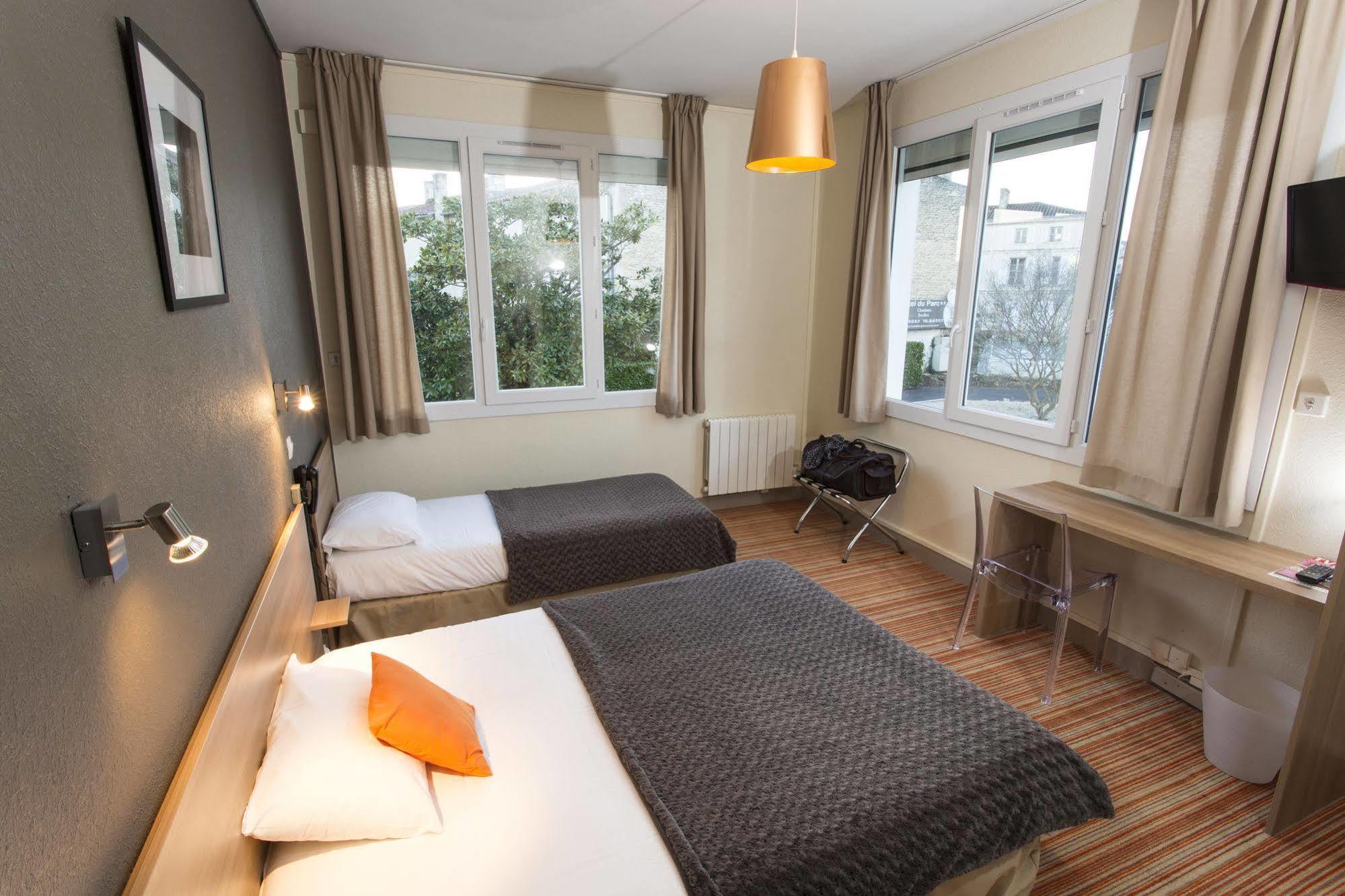 Brit Hotel Du Parc Niort Centre-Parking Gratuit Exterior photo